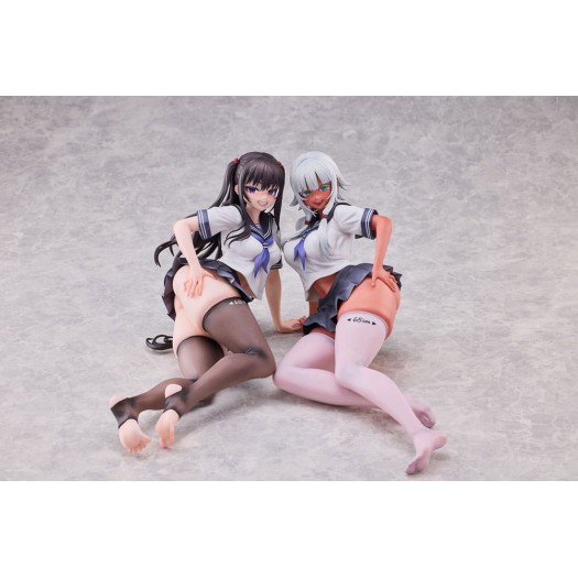 World Where the Thickness of a Girl's Thighs is Equal to Her Social - Laura Aiza & Iroha Shishikura 1/5 14cm (EU)